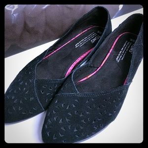 Tom's black suede flats
